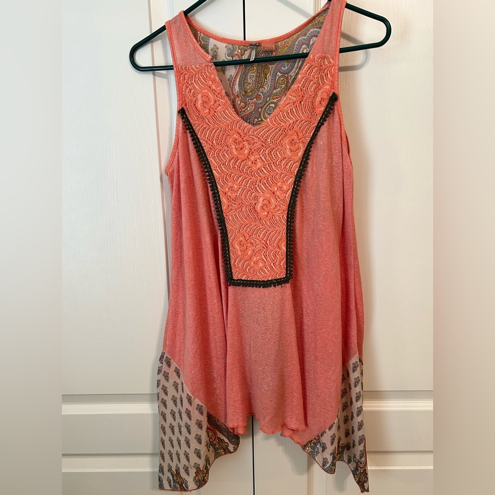 Gimmicks by BKE  Paisley Tunic Top